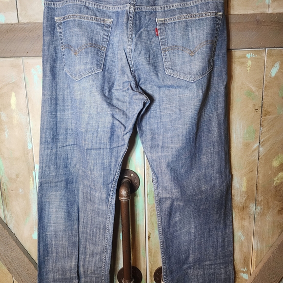 Classic Levis Blue Denim Jeans - Picture 2 of 2